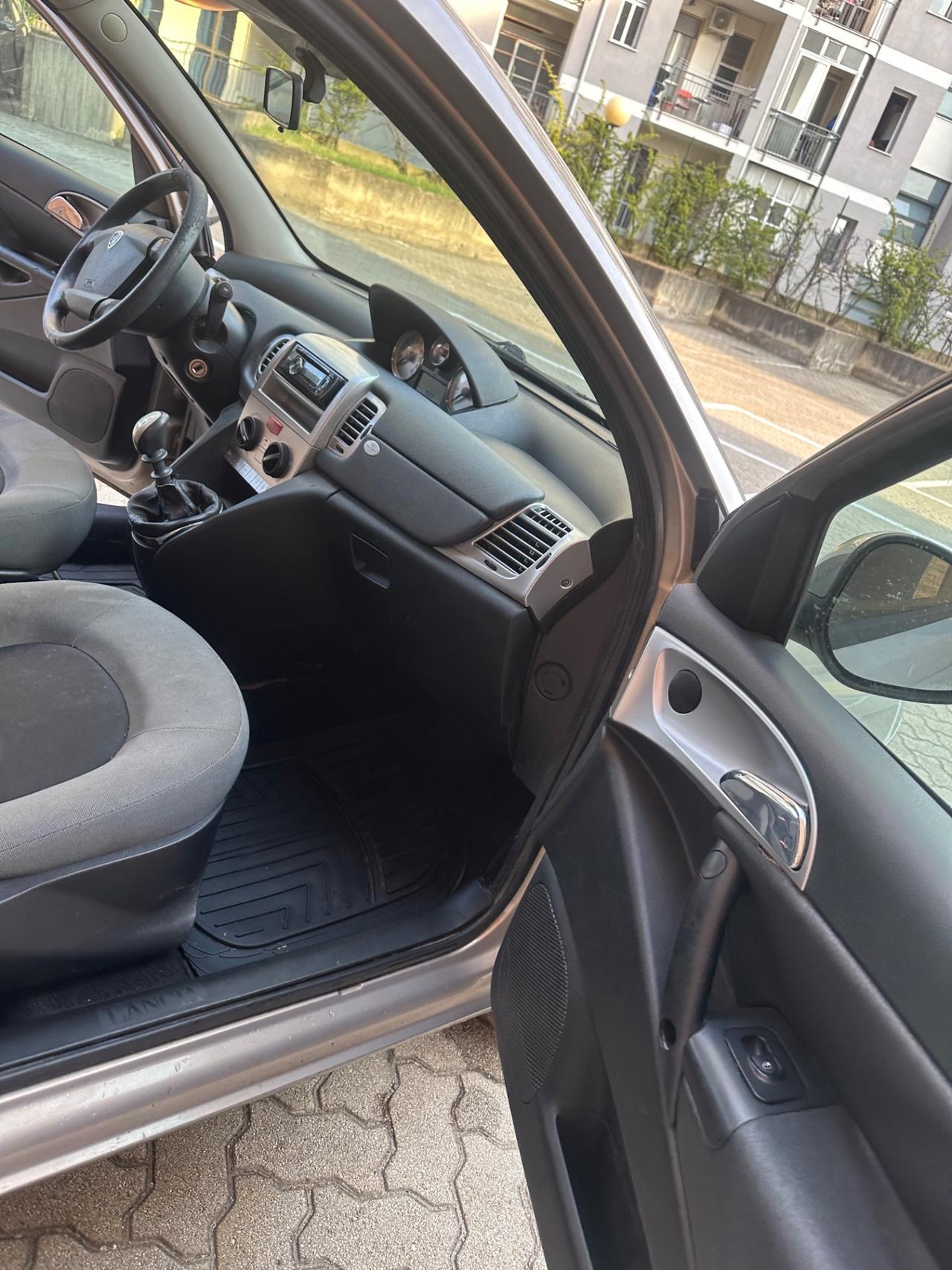 Lancia Ypsilon 1.2 69 CV Platinum