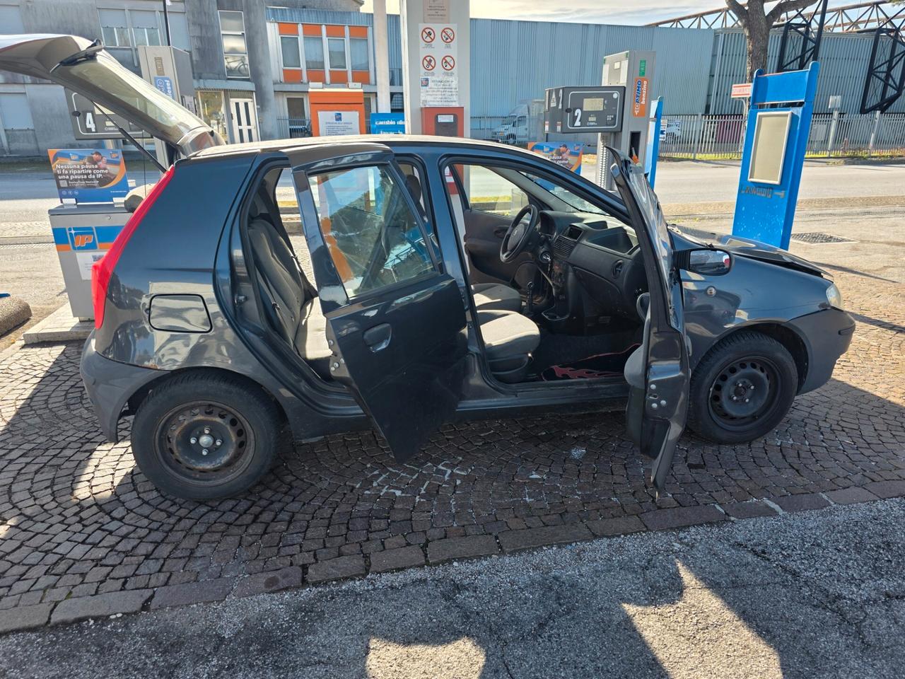 Fiat Punto 1.2 5 porte 160.000km Leggermente incidentata