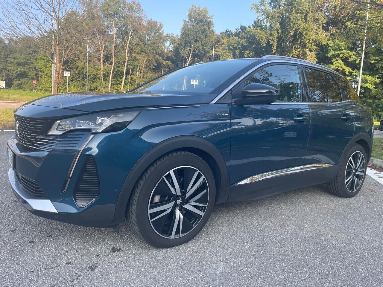 Peugeot 3008 Hybrid 225 *Automatik*Navi*Pelle*Full optional