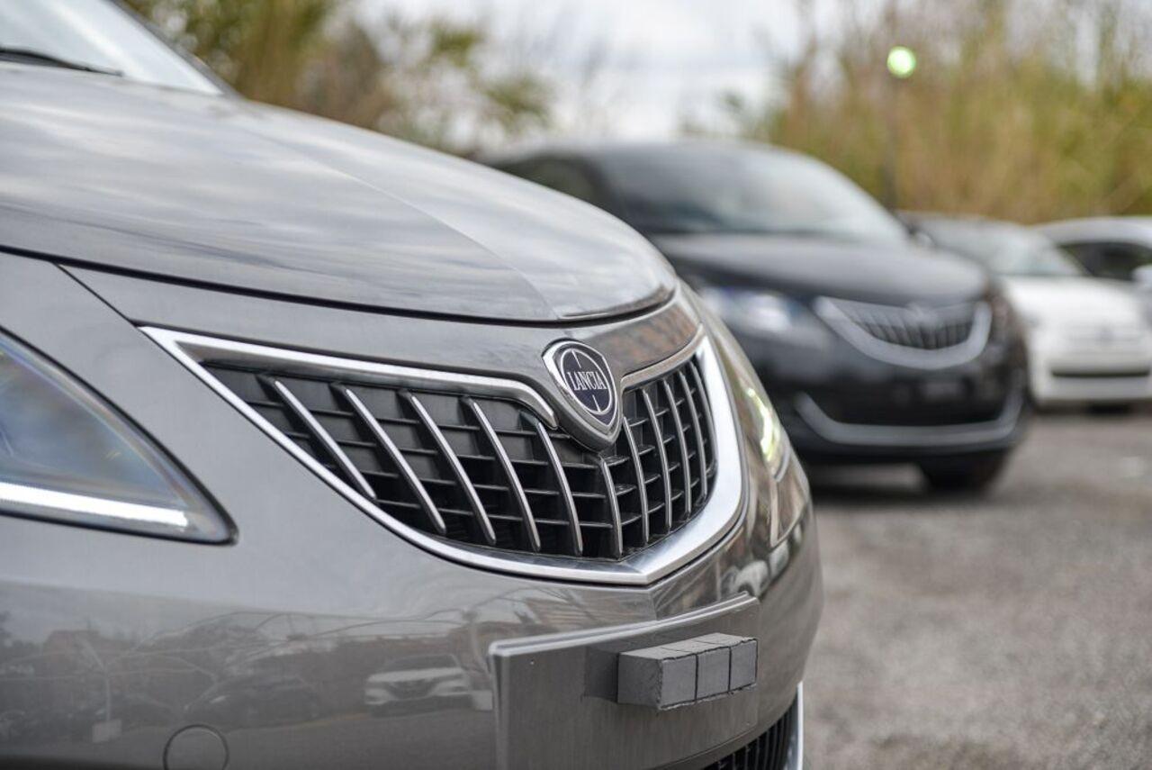 LANCIA Ypsilon III 2021 - Ypsilon 1.0 firefly hybrid Silver s&s 70cv