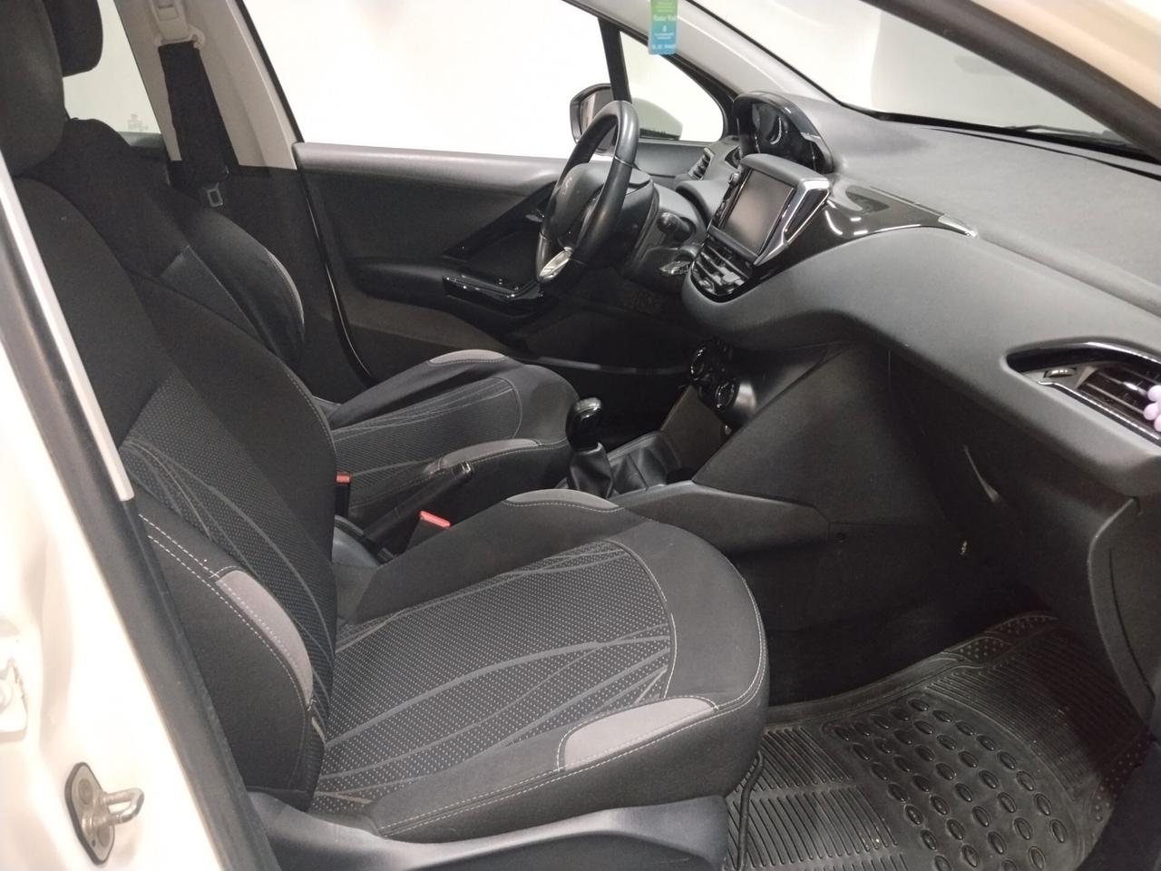 Peugeot 208 1.4 diesel 2014 CON GARANZIA