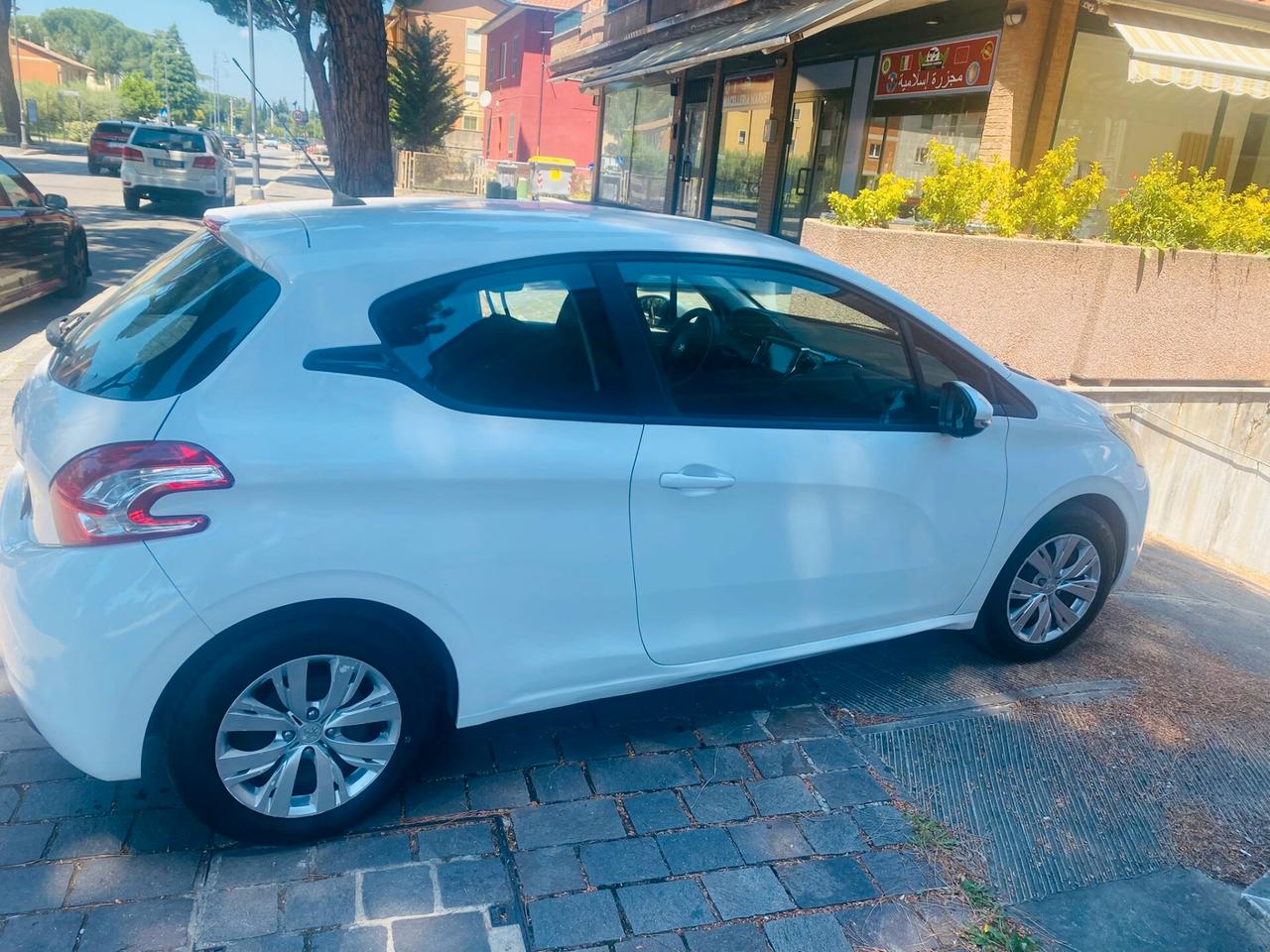 Peugeot 208 1.4 HDi 68 CV 3 porte Allure