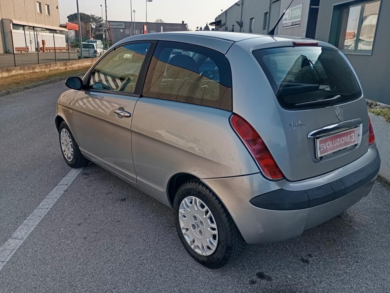 Lancia Ypsilon 1.2 Argento OK NEOPATENTATI