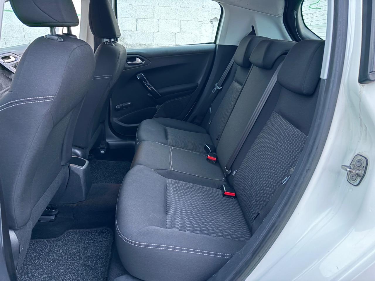 Peugeot 208 benzina 5 porte