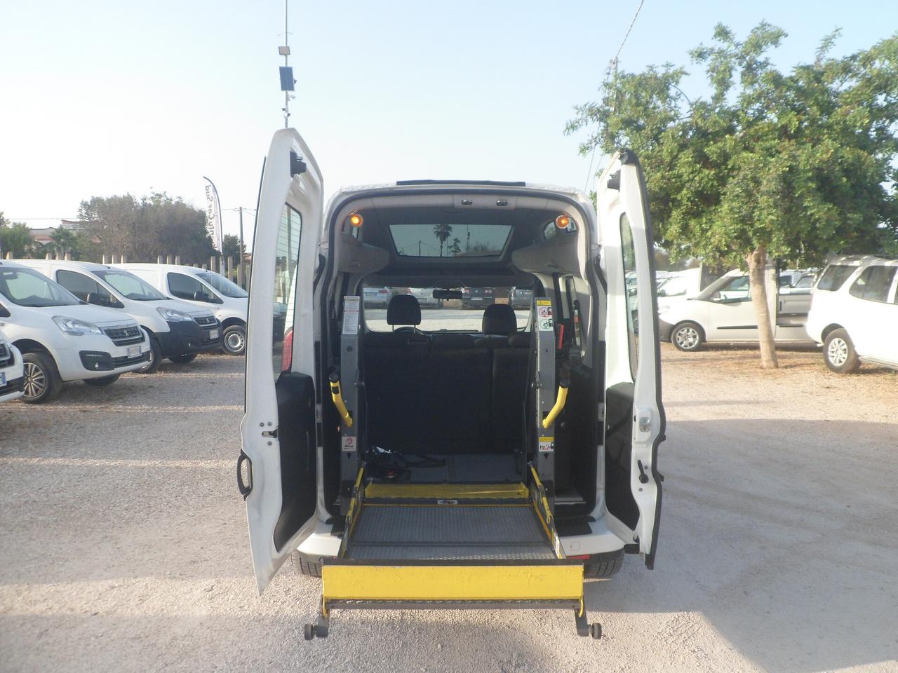 Fiat Doblo 5 posti trasporto disabili