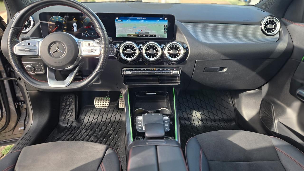Mercedes-Benz GLA 180 d 1950 115CV Premium AMG auto Tetto Uff Italy Led USB