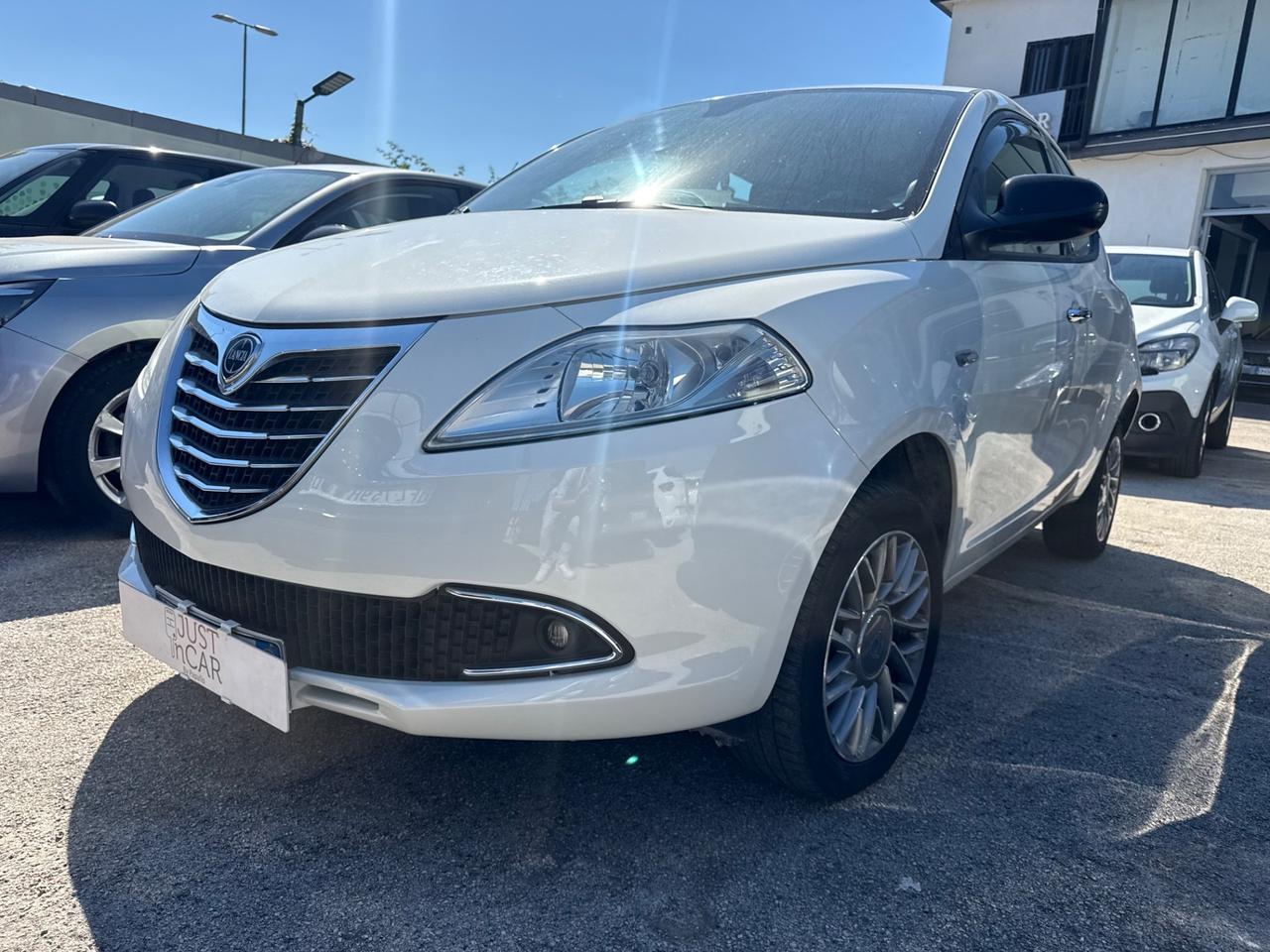 Lancia Ypsilon 0.9 TwinAir 85 CV 5 porte Metano Ecochic Gold 2013