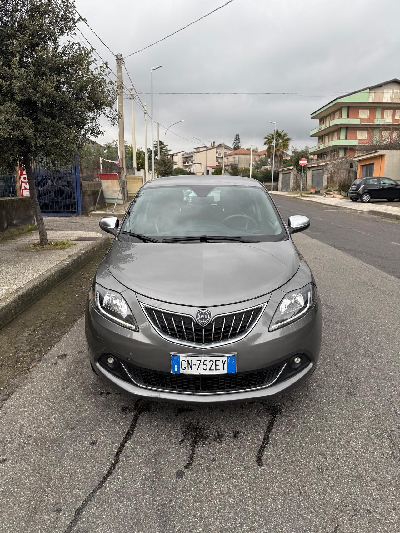 Lancia Ypsilon 1.0 FireFly 5 porte S&S Hybrid Alberta Ferretti