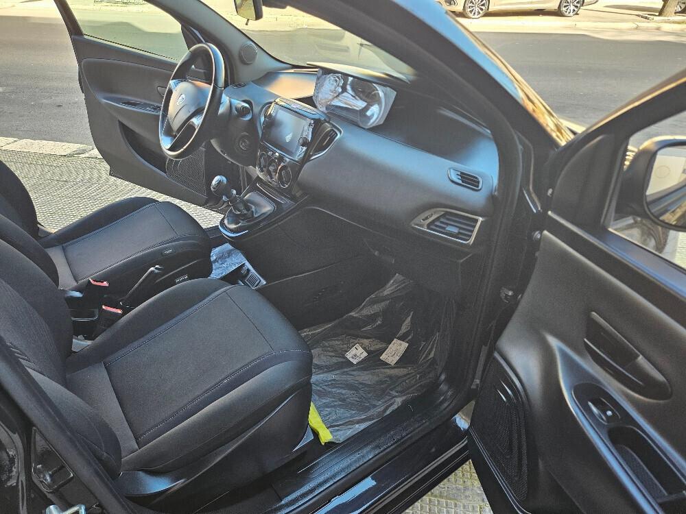 Lancia Ypsilon 1.0 FireFly 5 porte S&S Hybrid Silver