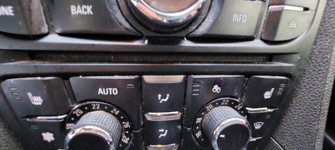 MERIVA 1,3 DIESEL 75 CV COSMO PELLE SEDILI RISCALDABILI SENSORI TELEFONOLEGA IMPECCABILE