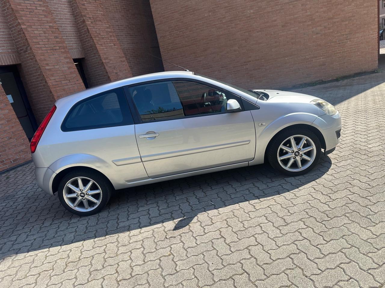 Ford Fiesta 1.2 16V 3p. Ghia