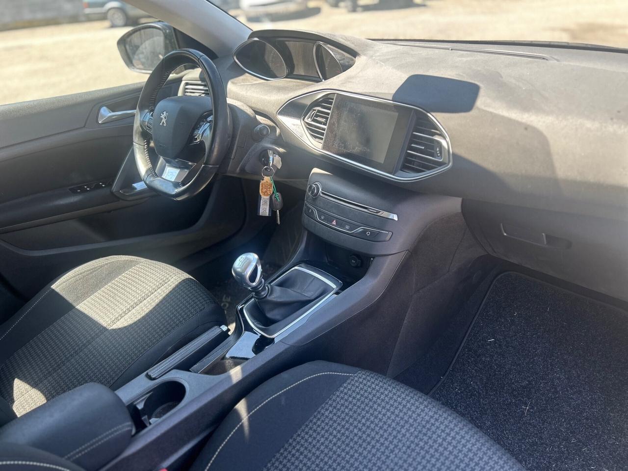 Peugeot 308 BlueHDi 120 LEGGI NOTE.