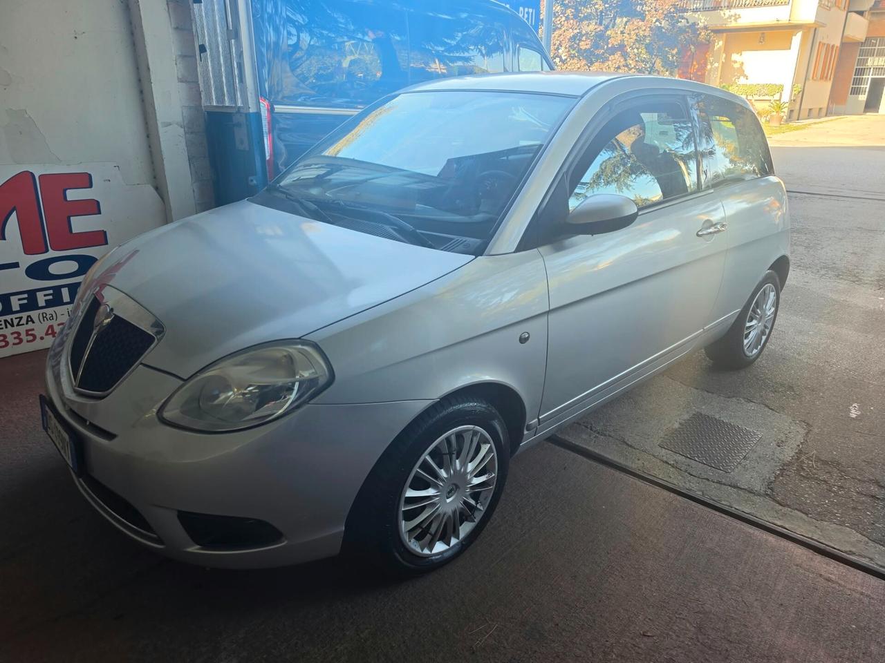 Lancia Ypsilon 1.3 MJT 75 CV Oro rate da 99,00