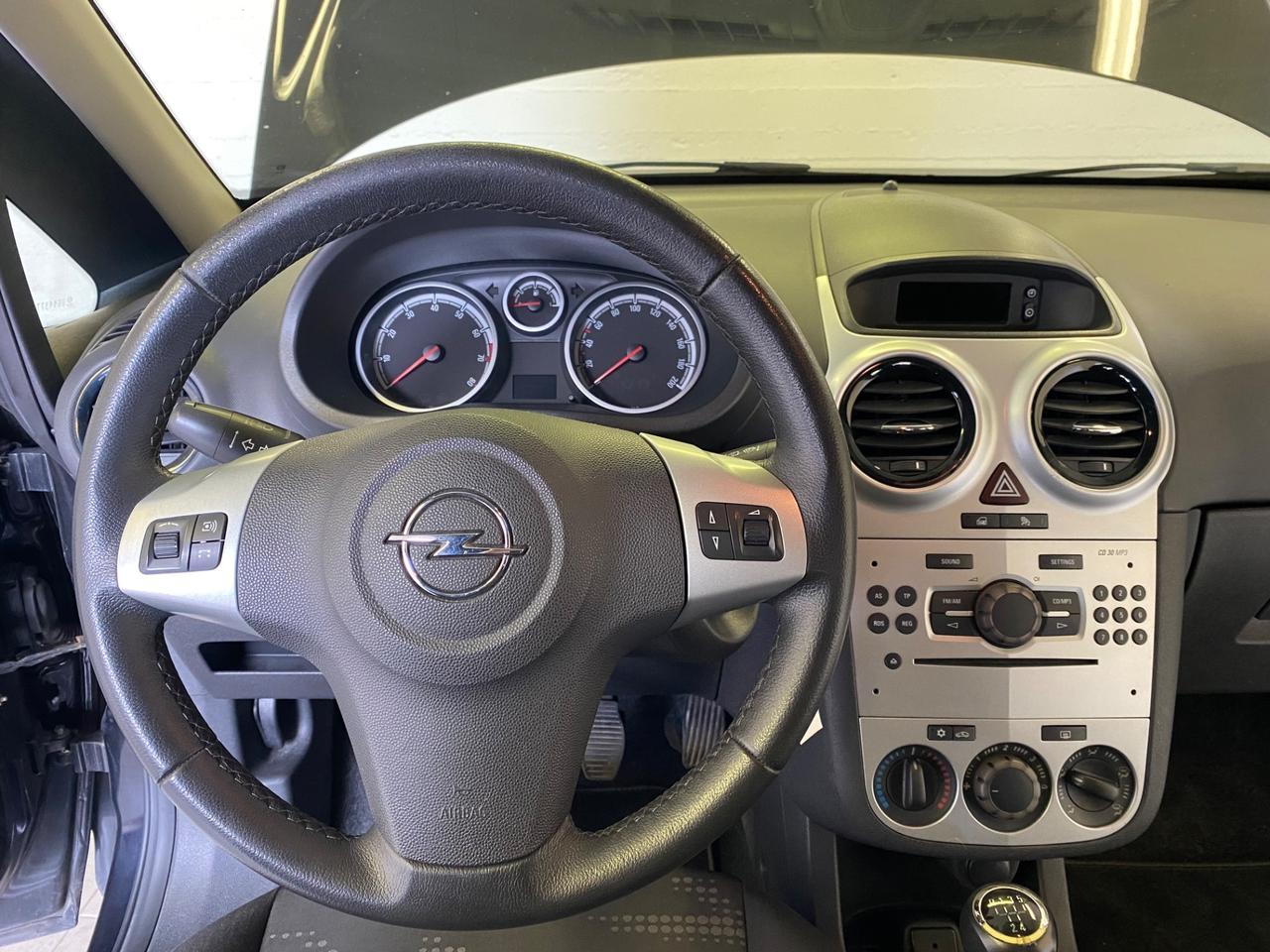 Opel Corsa 1.2 3 porte b-color