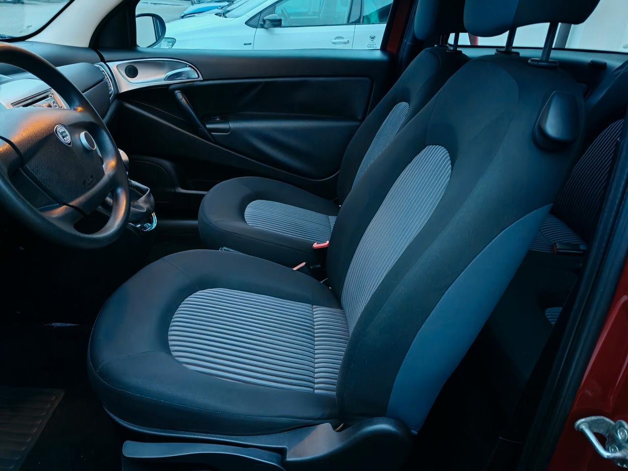 Lancia Ypsilon 1.4 Argento