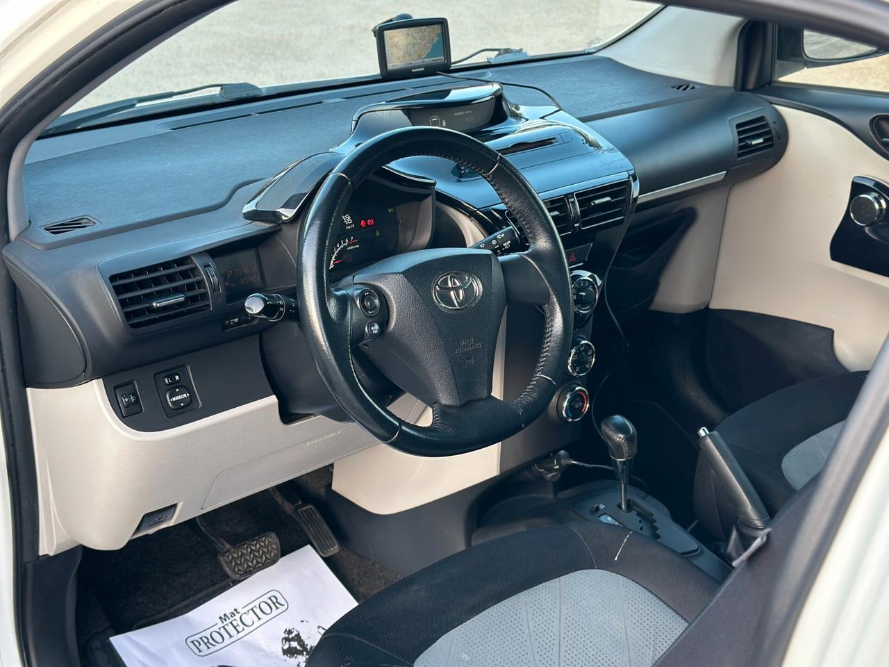 Toyota iQ 1.0 Lounge CVT 2012 Automatica