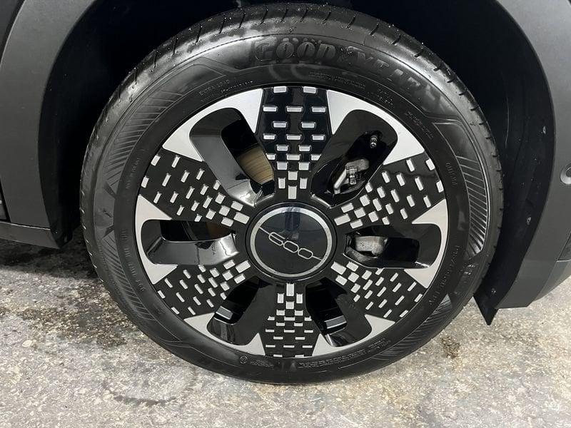 FIAT 600 600 Hybrid 100 CV DCT MHEV La Prima DA 249.00 MENSILE