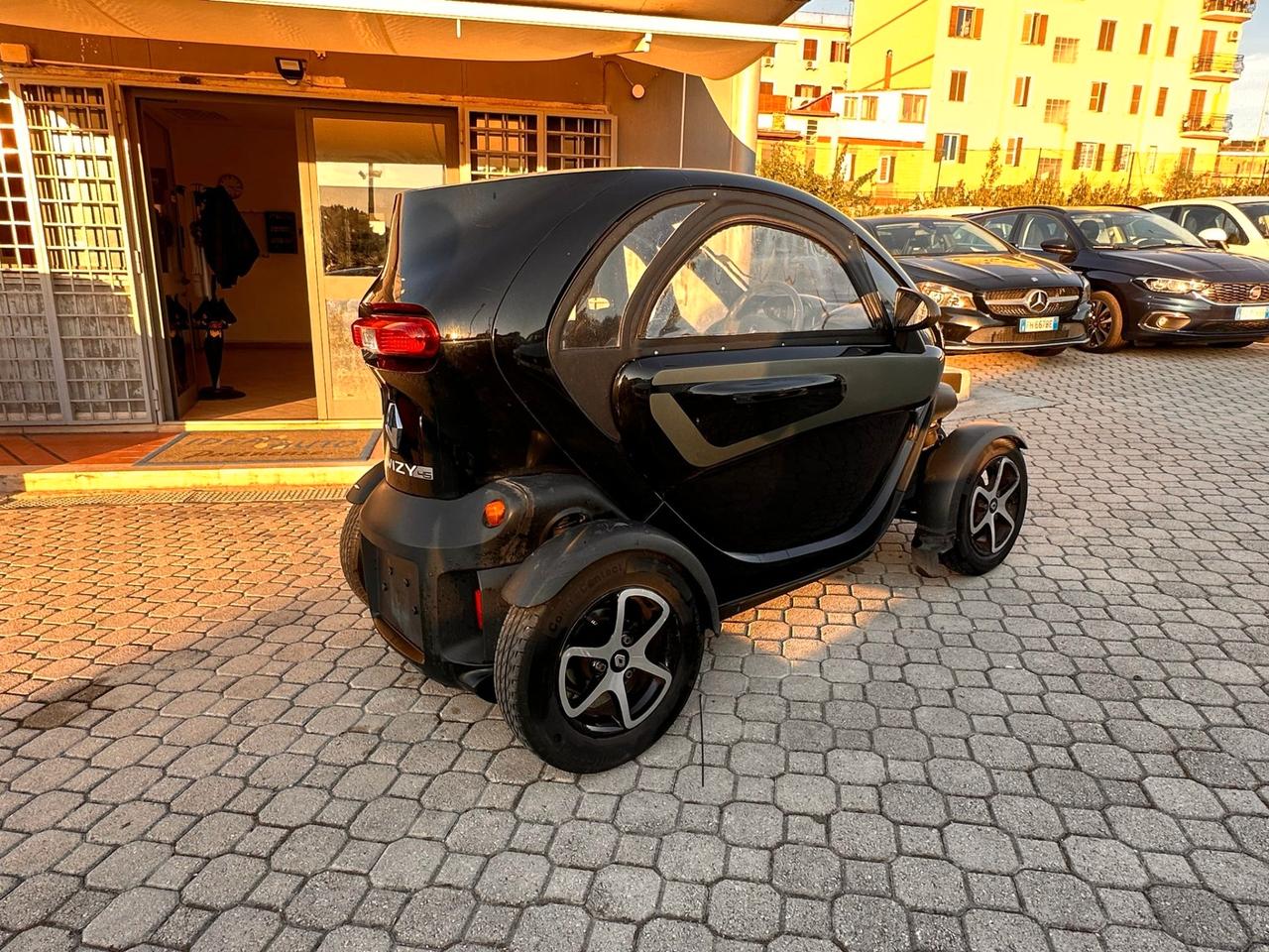 RENAULT TWIZY DAI 14 ANNI !!!