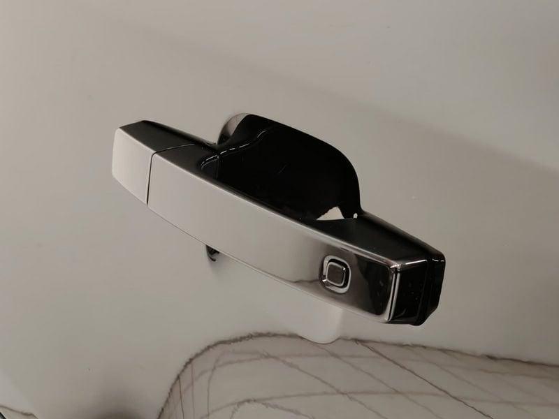 Land Rover Defender 3.0 D6 200 110 S AWD auto.