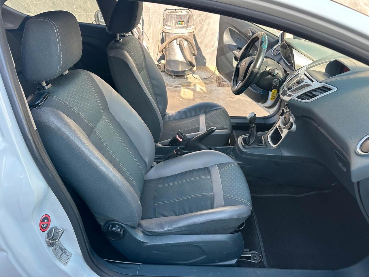 Ford Fiesta 1.4 TDCi 68CV 3 porte Titanium