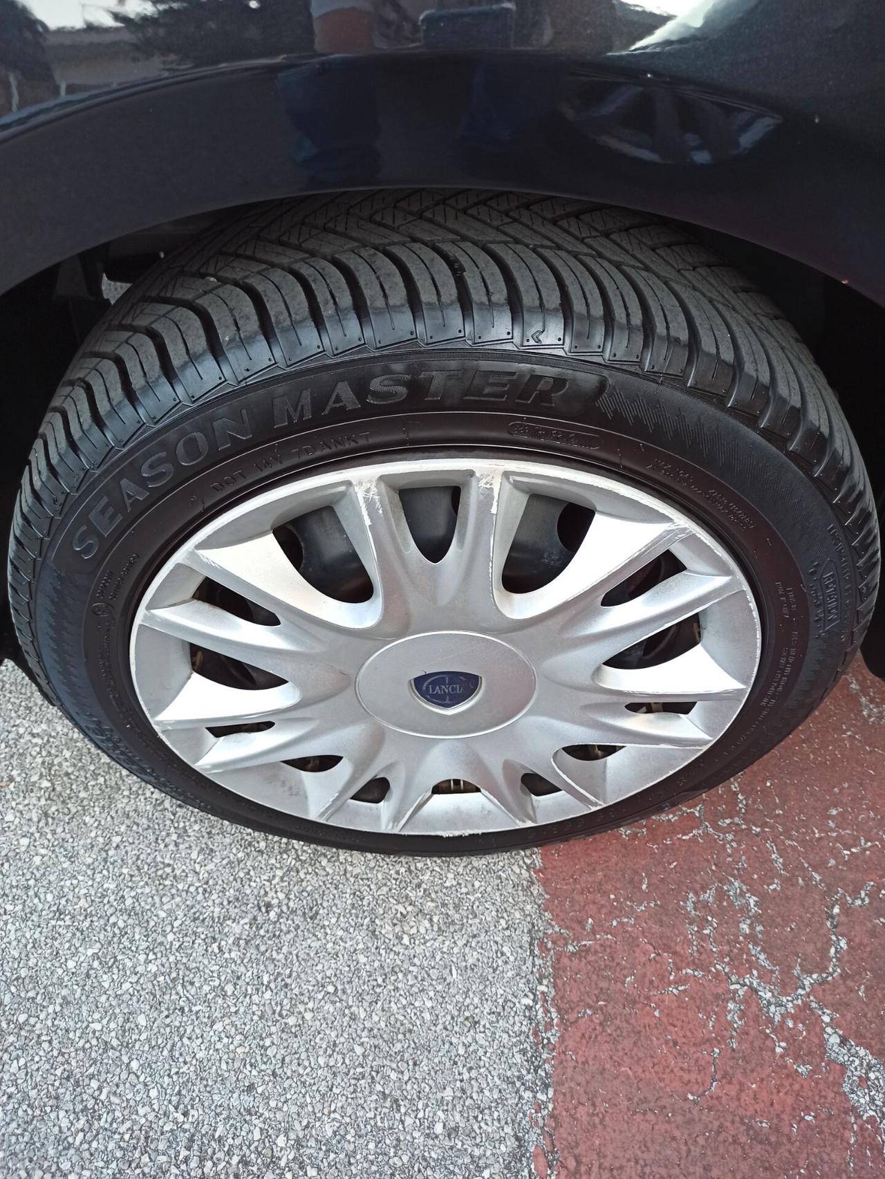 Lancia Ypsilon 1.2 69 CV 5 porte S&S Silver