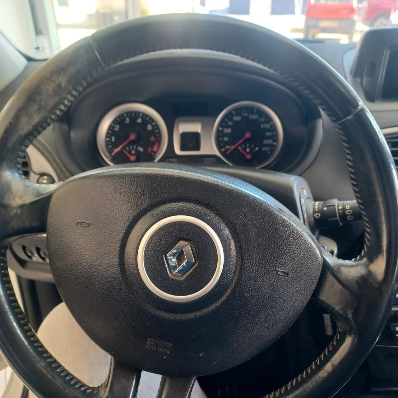 NEOPATENTATI CLIO 1.2 AFFIDABILE GARANZIA 12 MESI