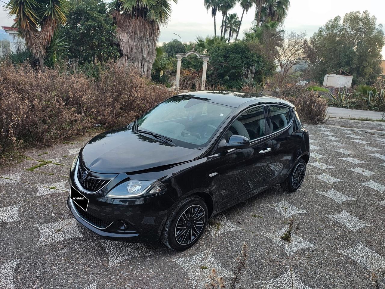 Lancia Ypsilon GOLD HYBRID 1.0 FIREFLY 70 CV S&S 6 MARCE CARPLAY