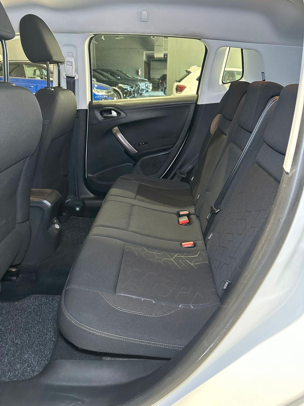 Peugeot 2008 1.6 HDi 92 CV Urban Cross