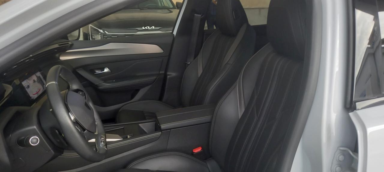 Peugeot 408 Plug-in Hybrid 225 e-EAT8 GT