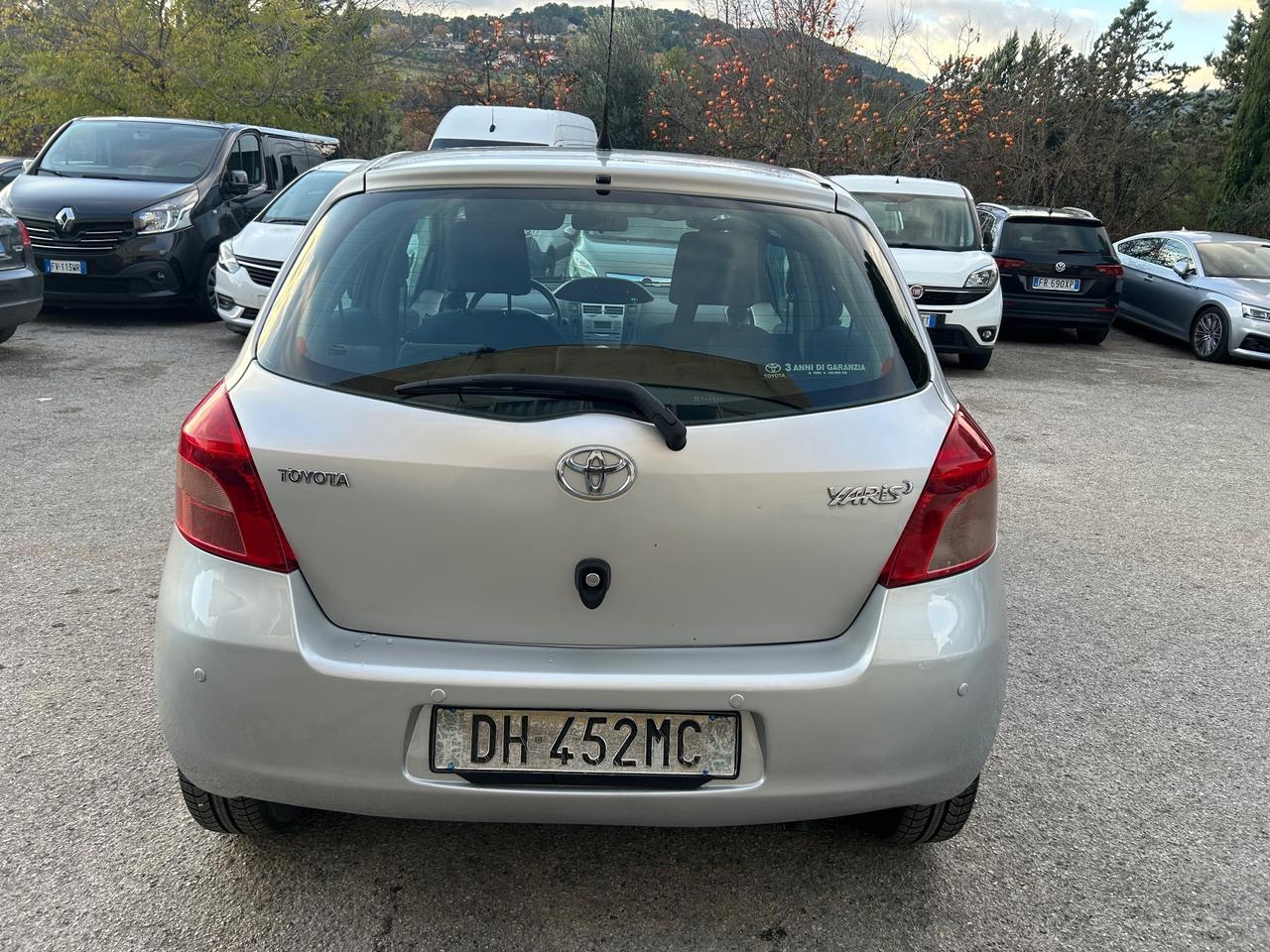 Toyota Yaris 1.3 5 porte cambio automatico 120000km