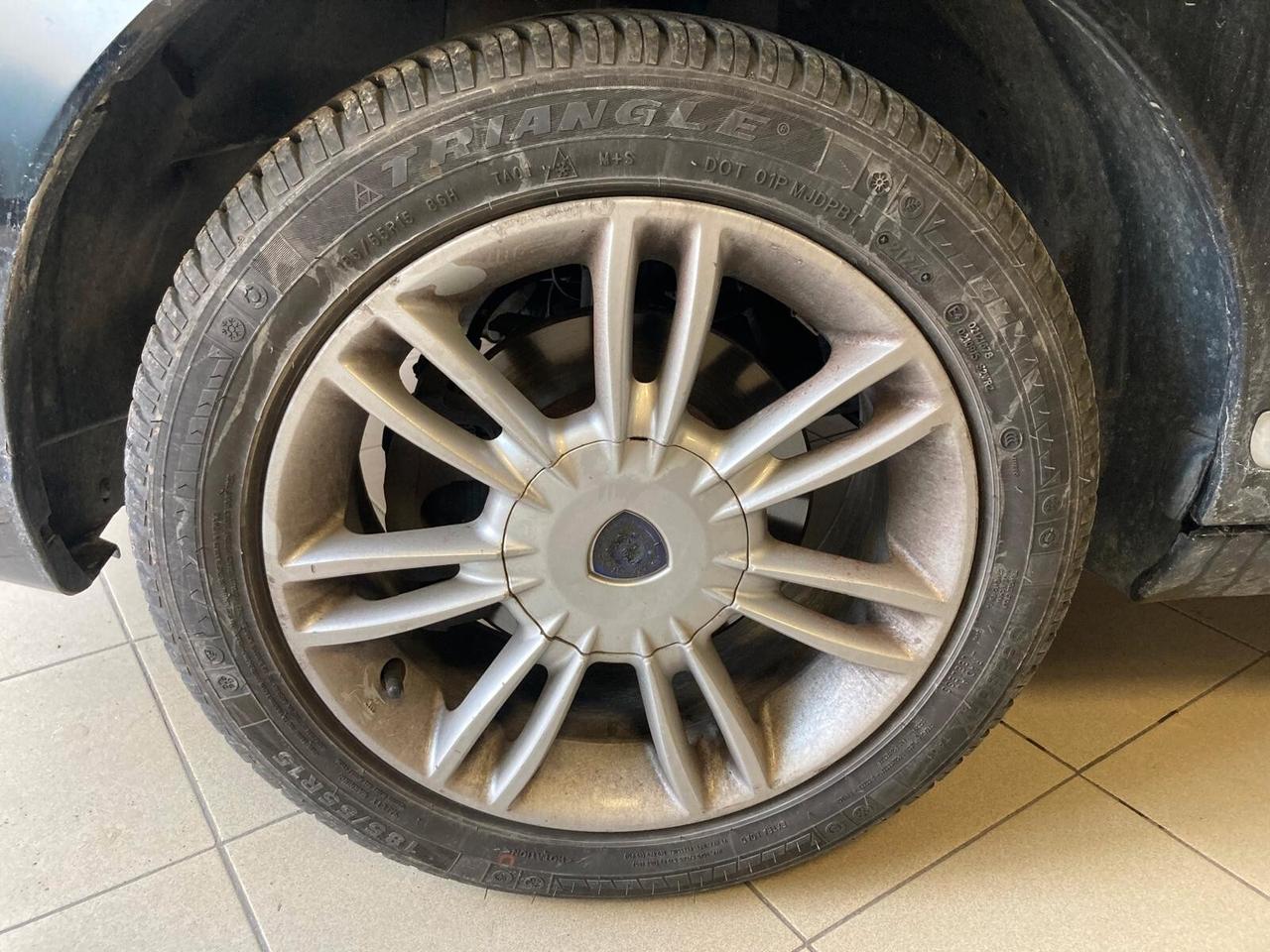 Lancia Ypsilon 1.2 69 CV Unyca