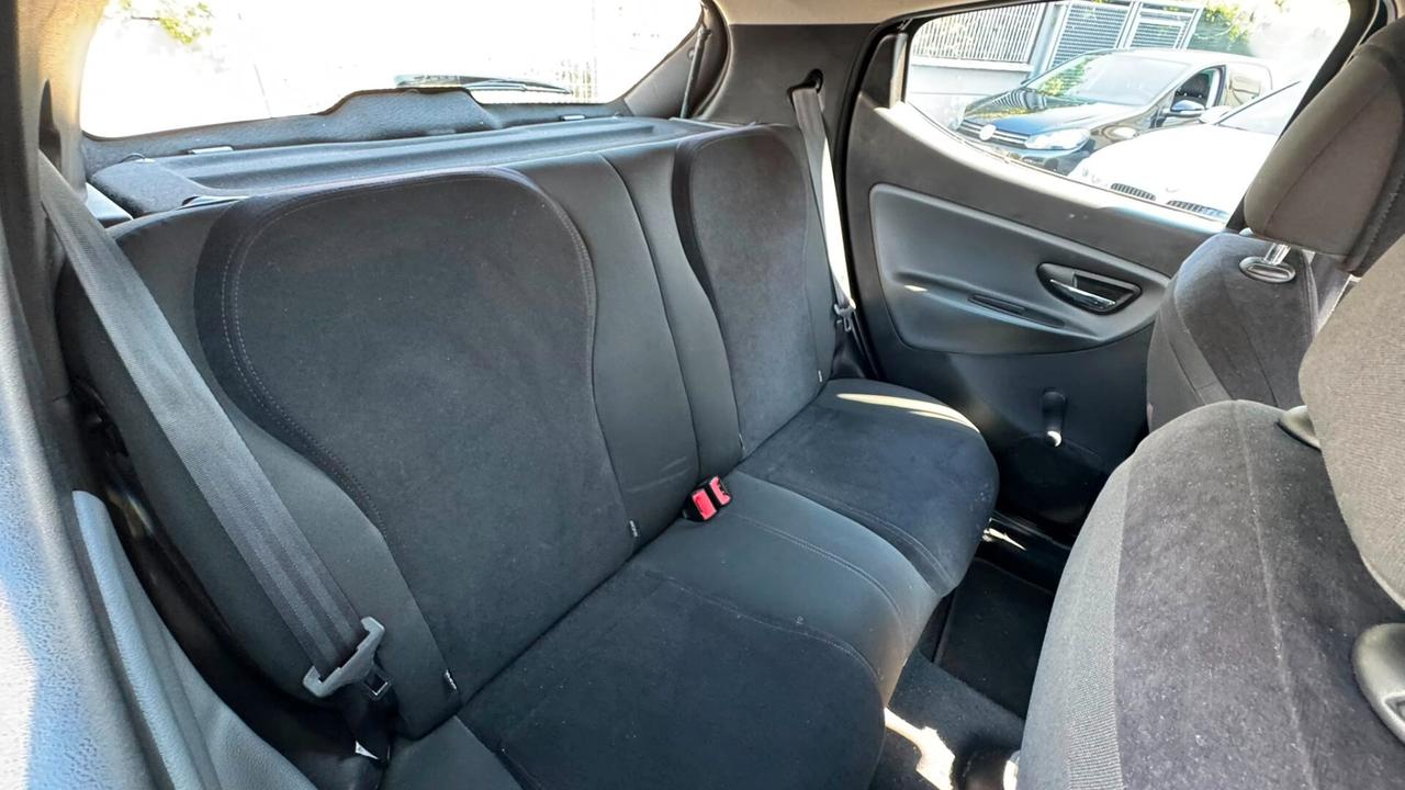 Lancia Ypsilon 1.2 69 CV 5 porte S&S Platinum