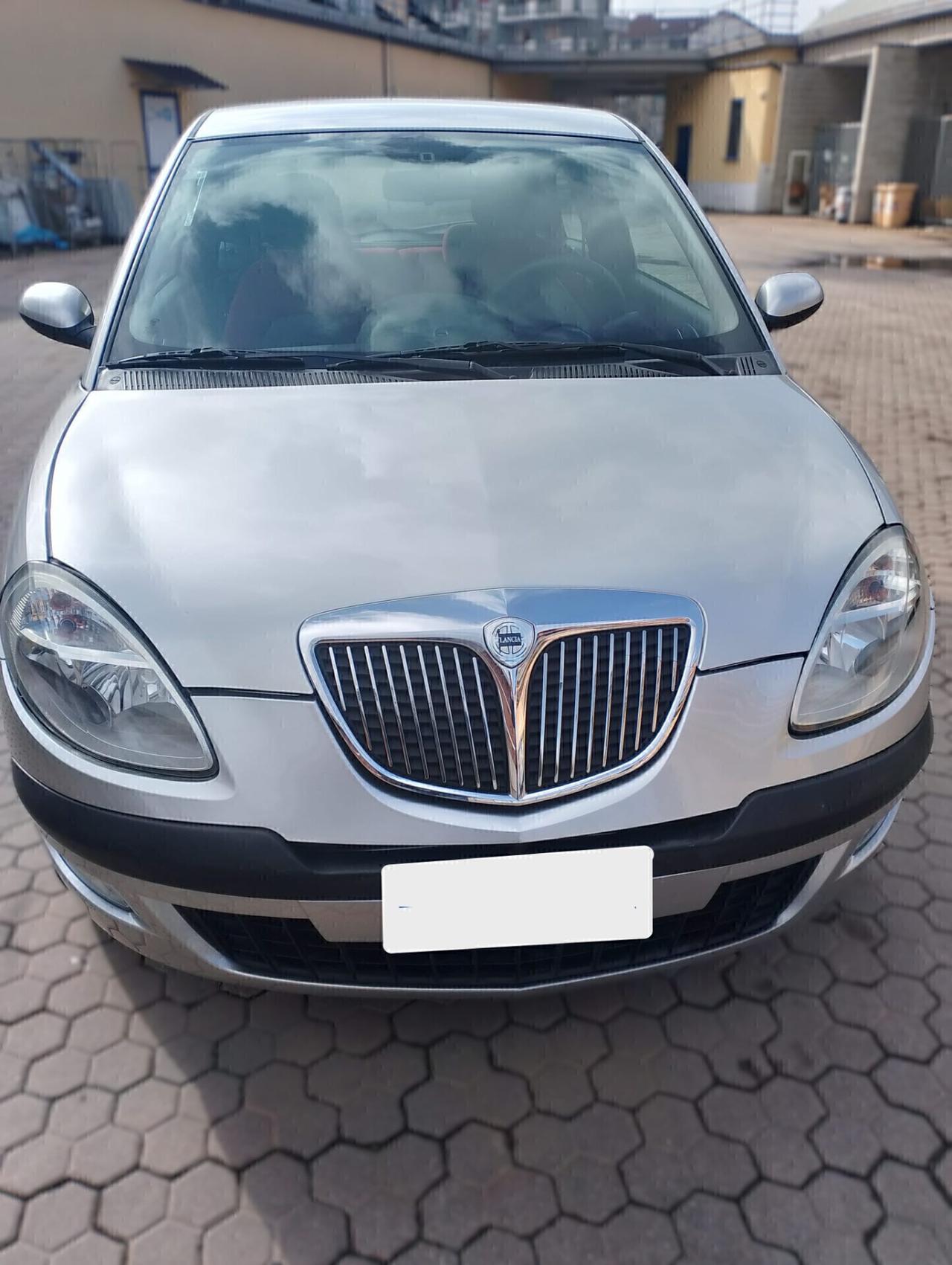 Lancia Ypsilon - APERTI AD AGOSTO