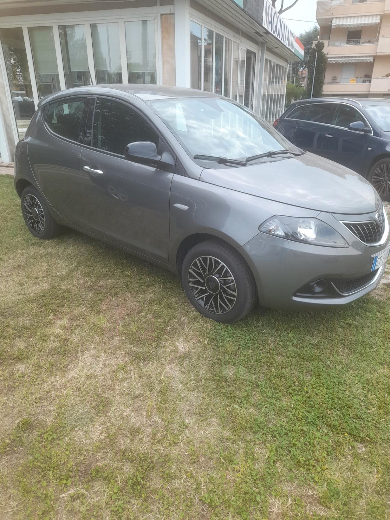 Lancia Ypsilon 1.0 5 porte Hybrid Platino