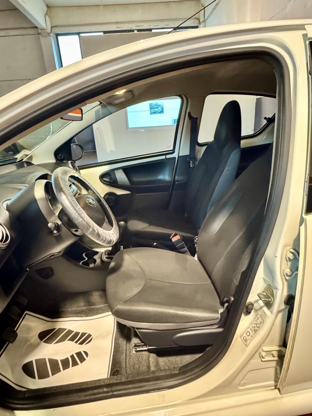 Toyota Aygo 1.0 12V VVT-i 5 porte Orange Connect