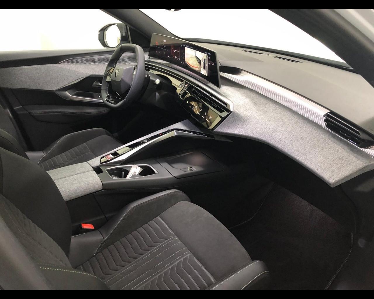 PEUGEOT Nuovo 5008 Hybrid 136 e-DCS6 GT