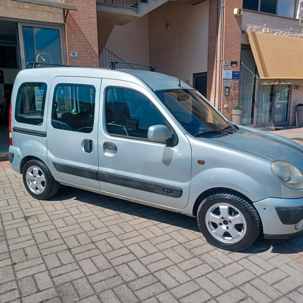 IDEALE PER LAVORO E FAMIGLIA BERLINGO 1.2