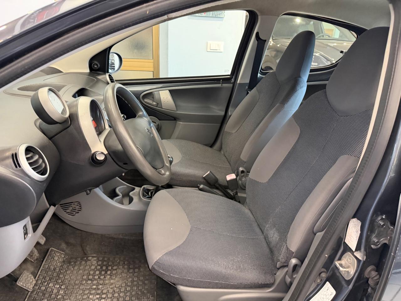 PEUGEOT 107 ('05'-'14') 107 1.0 68CV 5P SWEET YEARS (50 KW) Ok. neopatentati