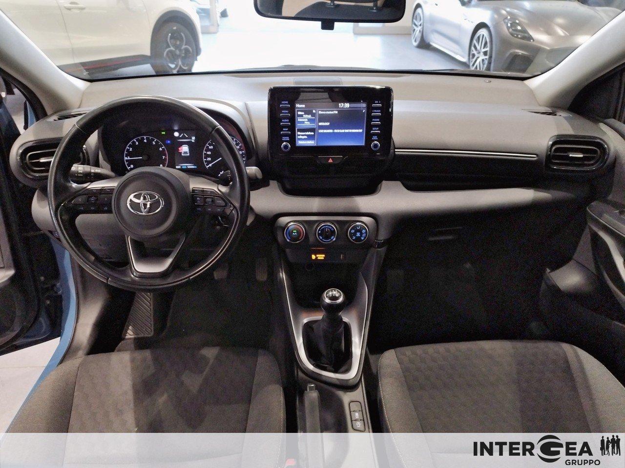 TOYOTA Yaris 1.0 Trend