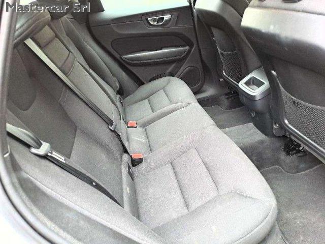 VOLVO XC60 XC60 II 2018 2.0 b4 Momentum Pro awd auto -GE944CR