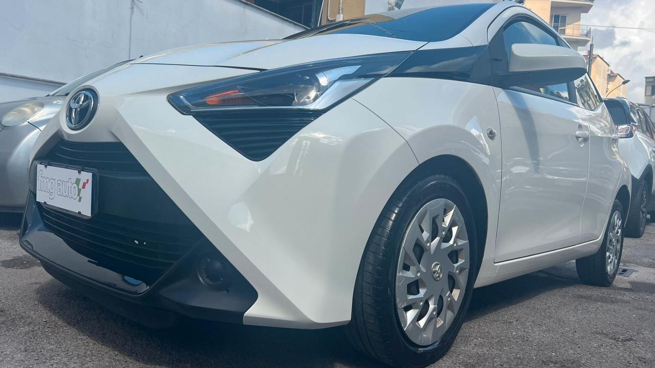 Toyota Aygo Connect 1.0 VVT-i 72 CV 5 porte x-clusiv
