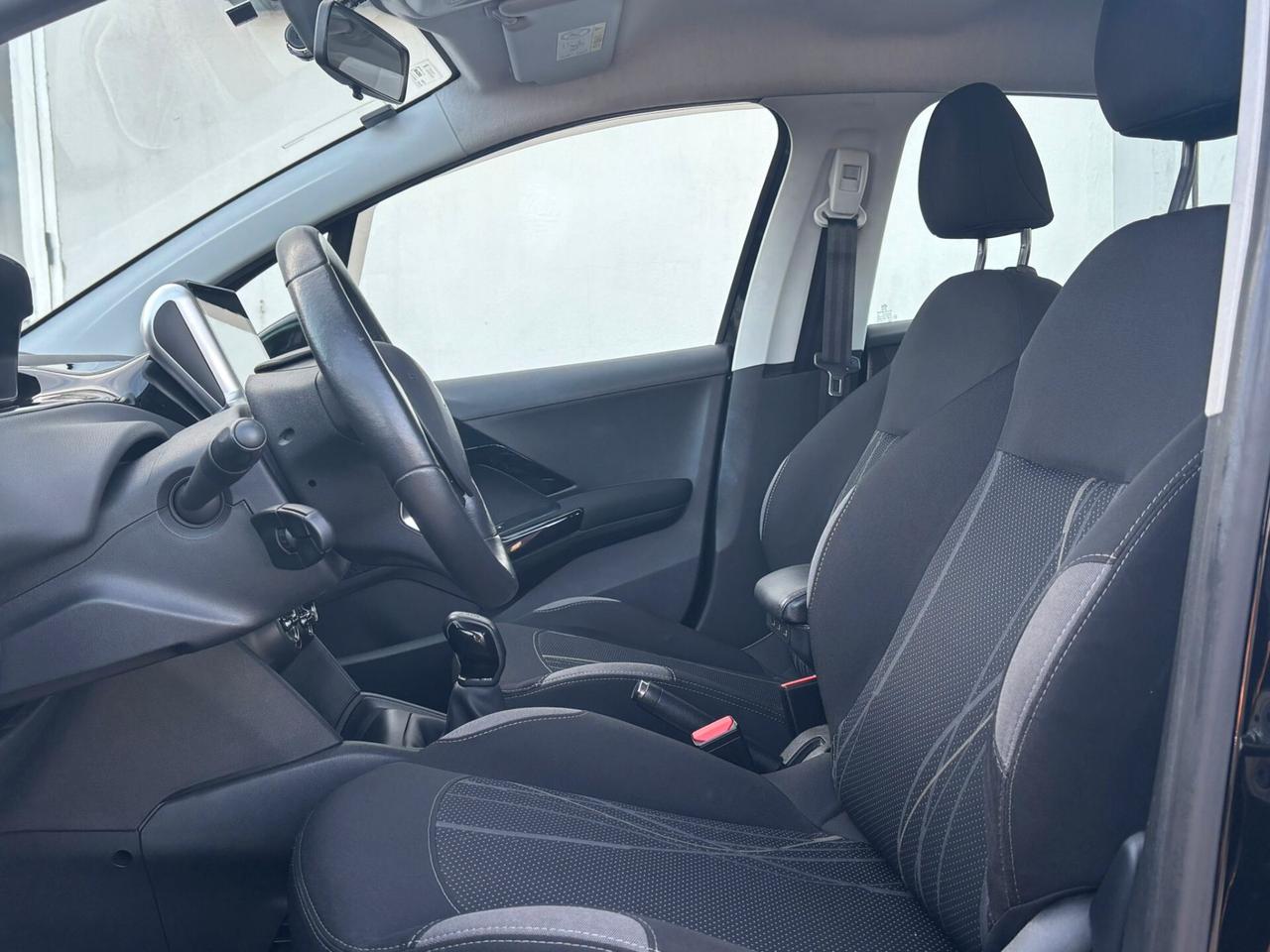 Peugeot 208 1.4 HDi 68 CV 5 porte Allure