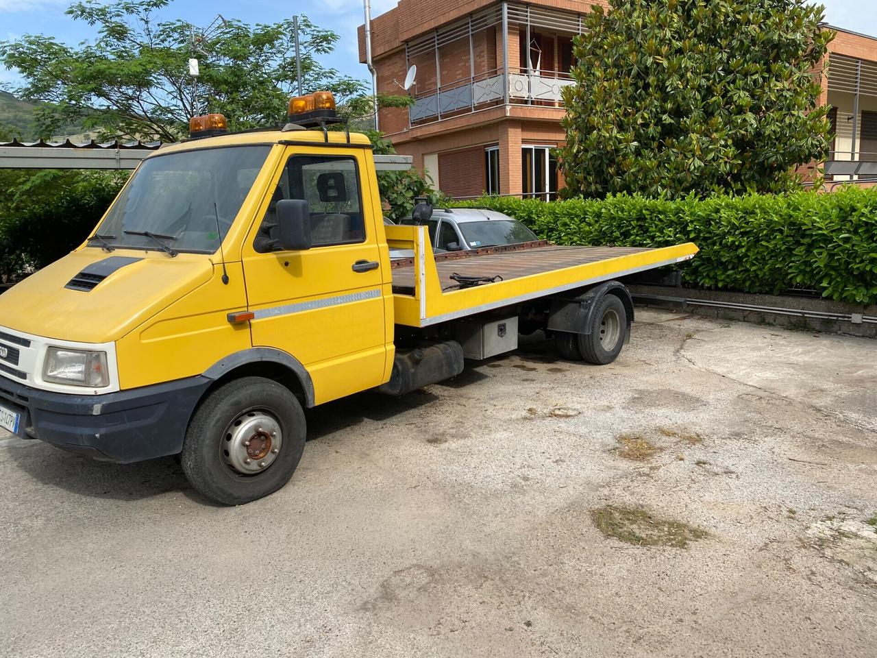 IVECO DAILY CARROATREZZI SCARRABILE