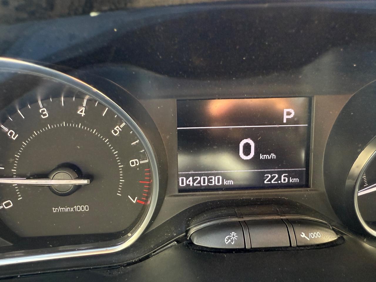 Peugeot 208 cambio automatico benzina