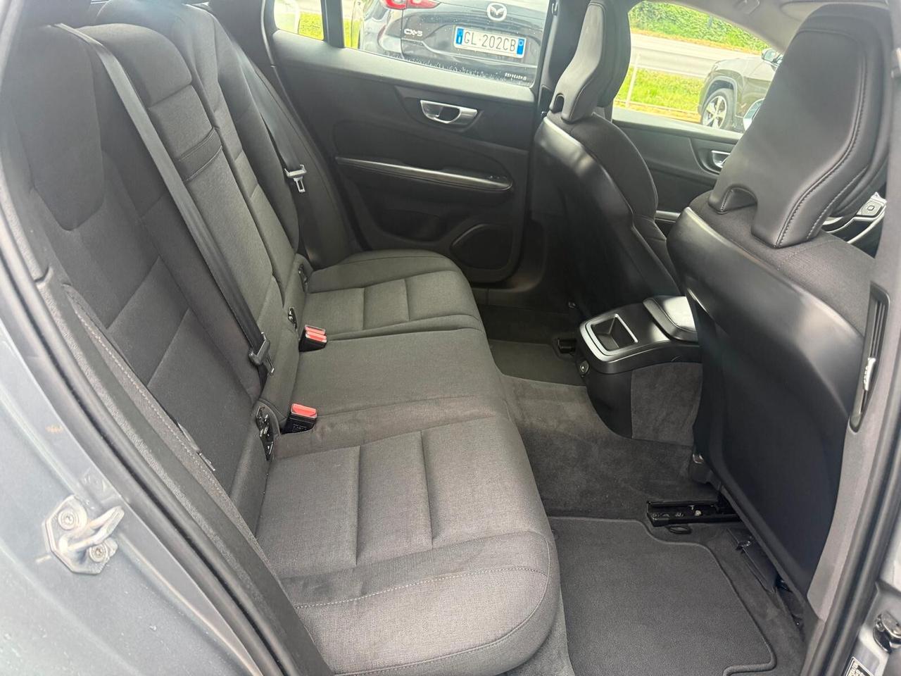 Volvo V60 B4 (d) Geartronic Momentum Business