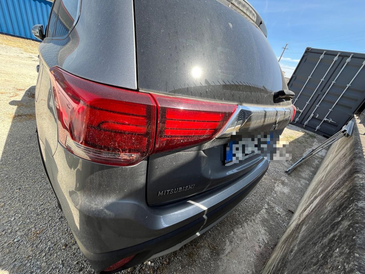 Mitsubishi Outlander 2.2 DI-D 4WD Instyle Plus SDA 7 posti