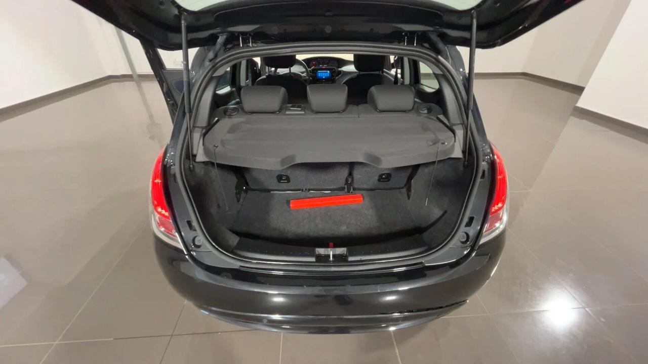 Lancia Ypsilon 1.0 FireFly 5 porte S&S Hybrid Platino