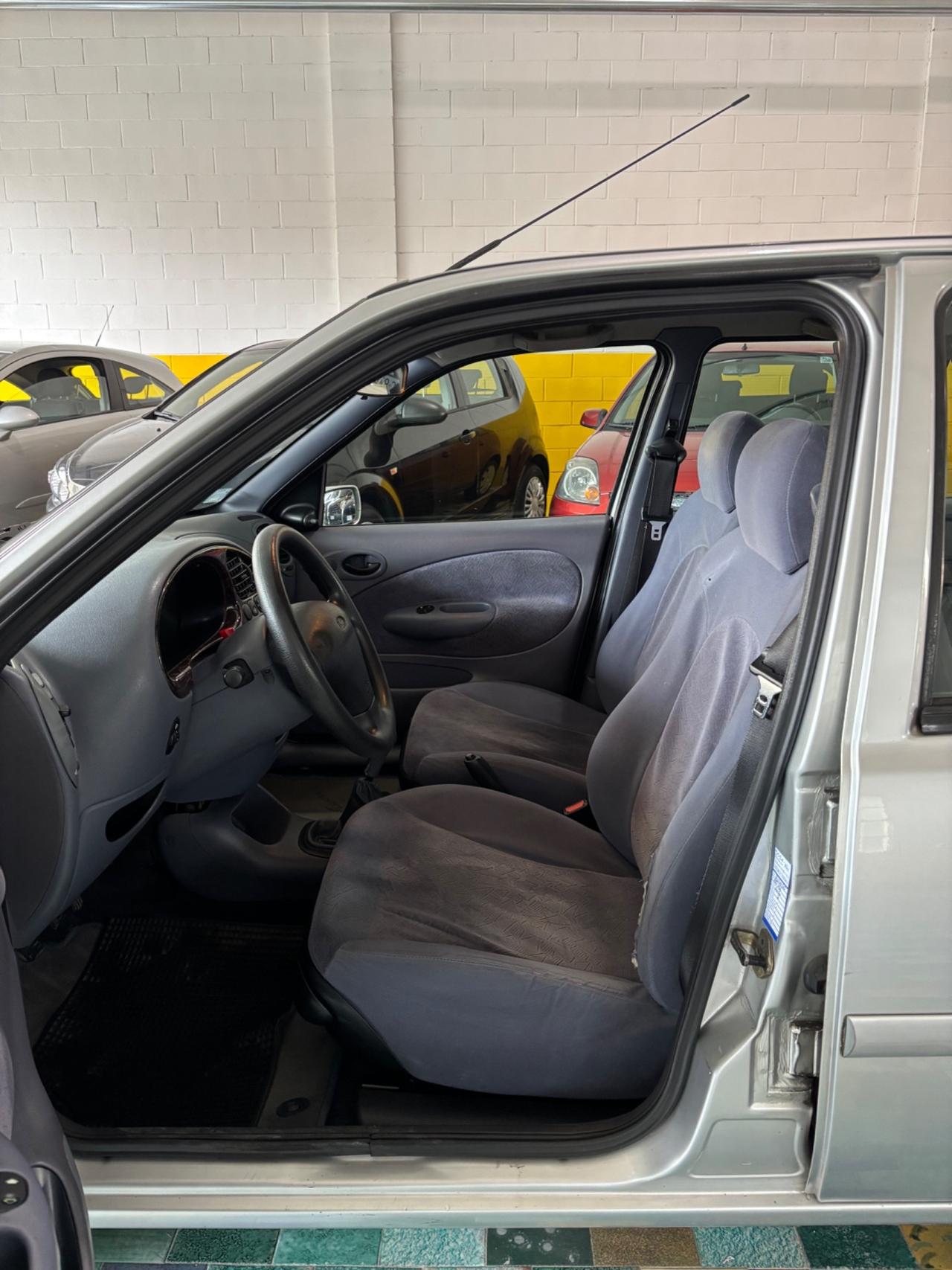 Ford Fiesta 1.2i 16V cat 5 porte Ghia