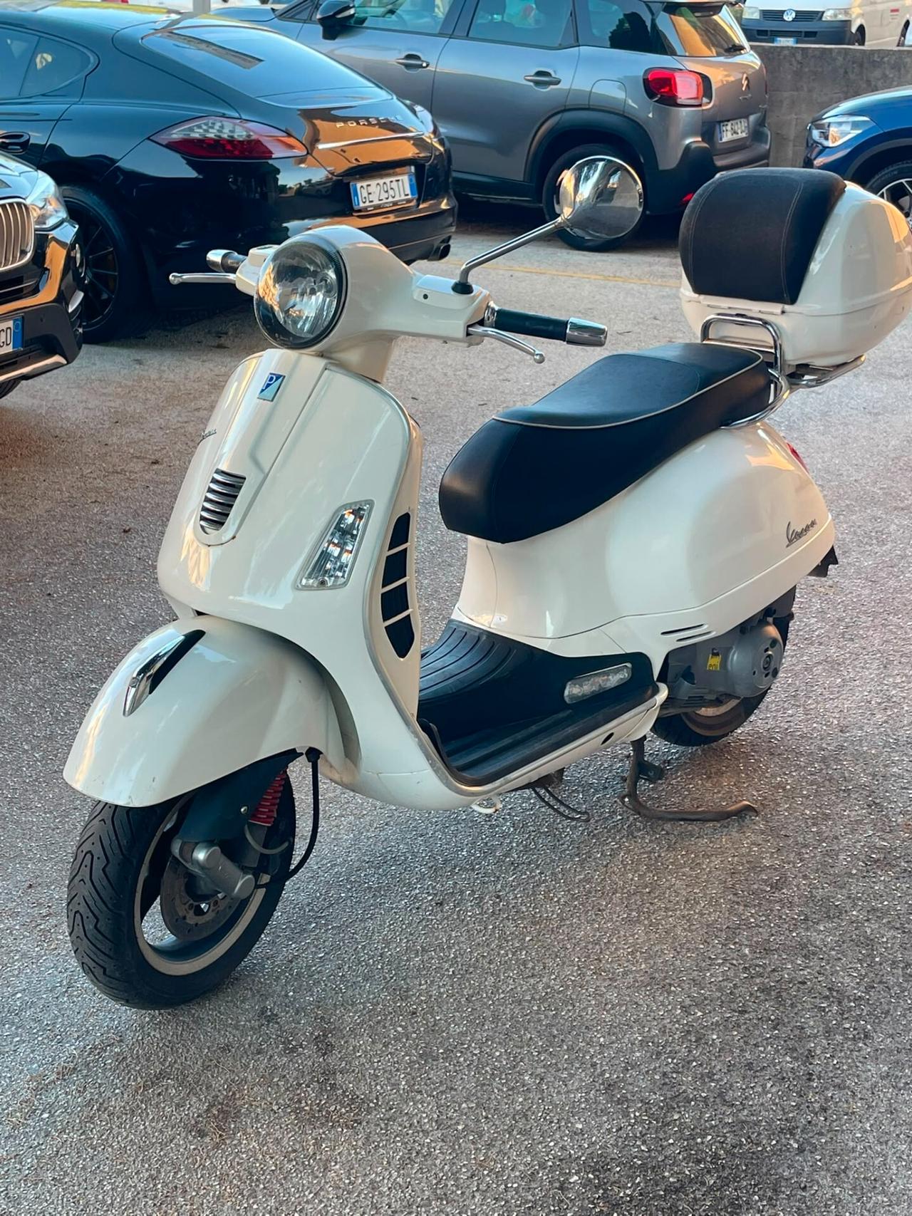 Piaggio Vespa 300 GTS