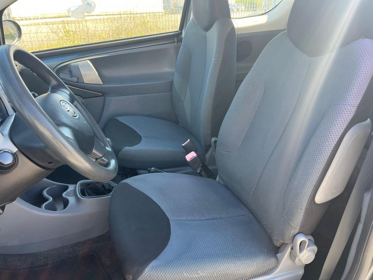 Toyota Aygo 1.0 12V VVT-i 3 porte 142000 KM